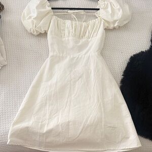 NWOT Elegant White Puff Sleeve Dress Sz Small